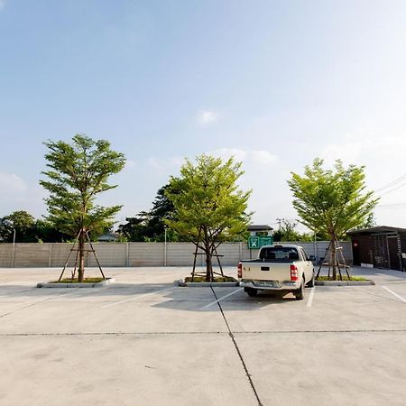 Le Lert Hotel Ratchaburi Exteriör bild