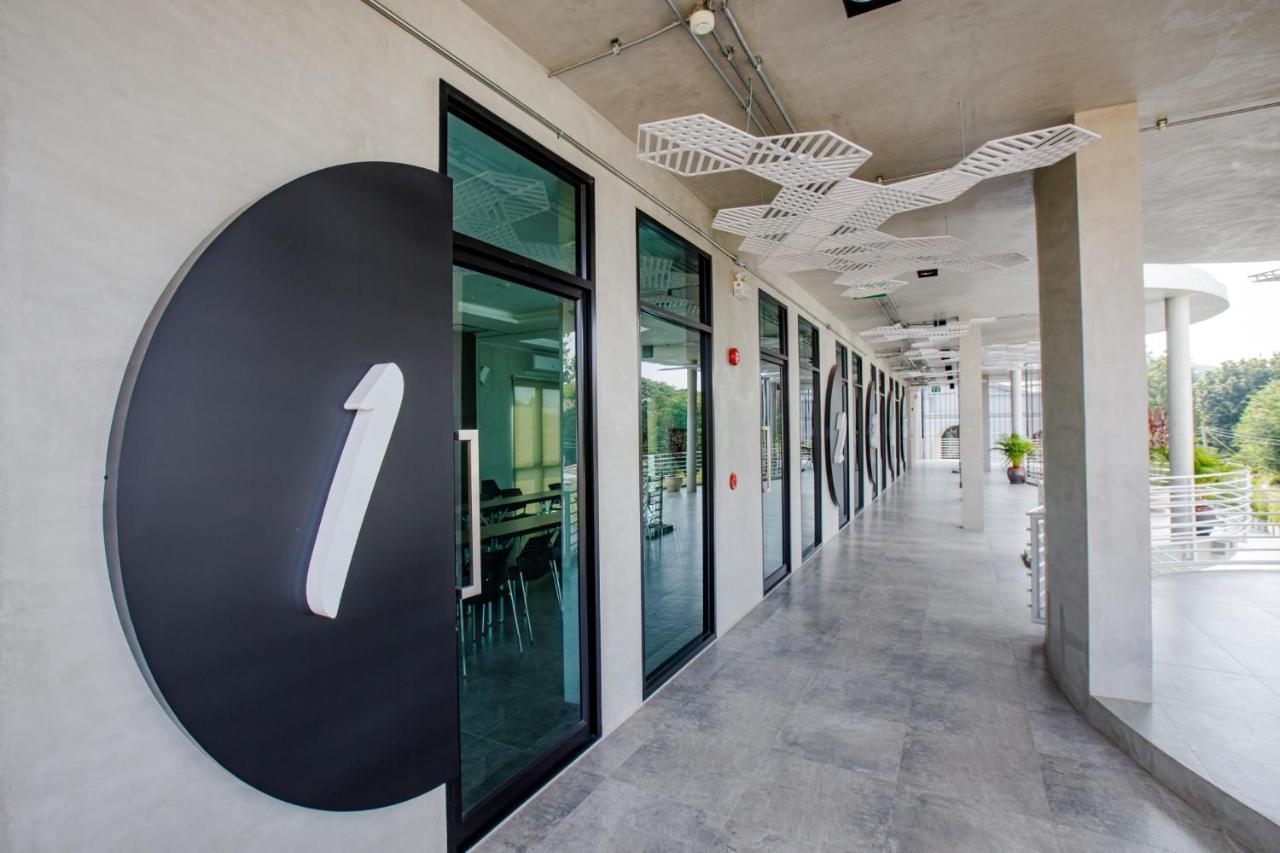 Le Lert Hotel Ratchaburi Exteriör bild