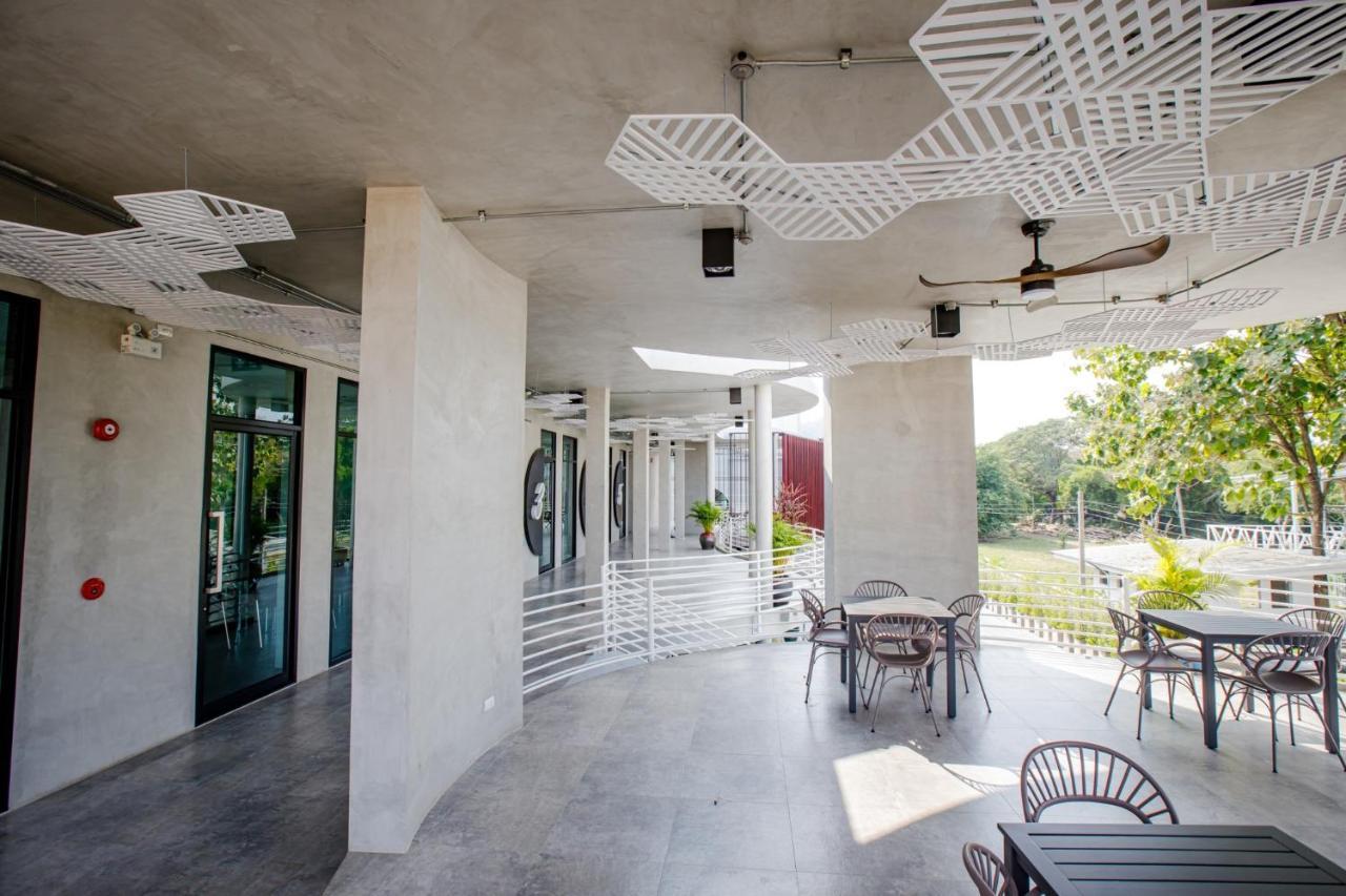 Le Lert Hotel Ratchaburi Exteriör bild